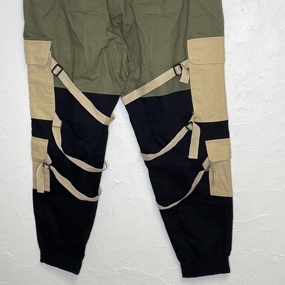 - Fashion Nova Block it Out Cargo Joggers - Picture 11 of 12